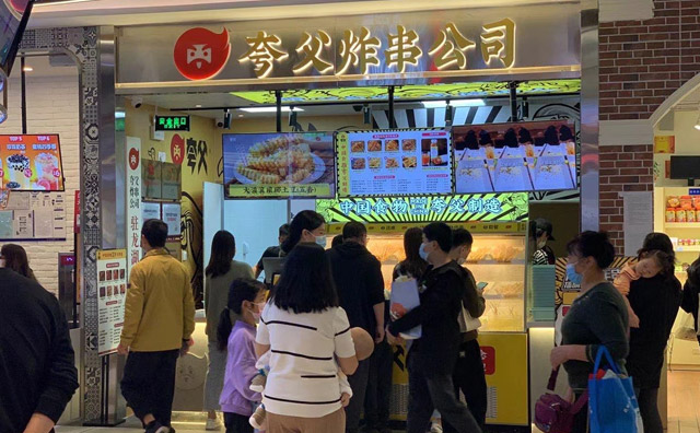 新手開一家炸串店怎么吸引顧客，生意好的店都是這樣做